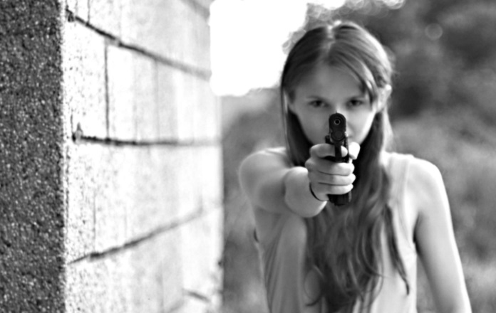 gun-pistool-meisje