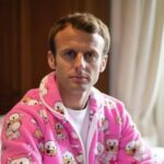 Macron-pyjama bovenste helft klein voor twitter