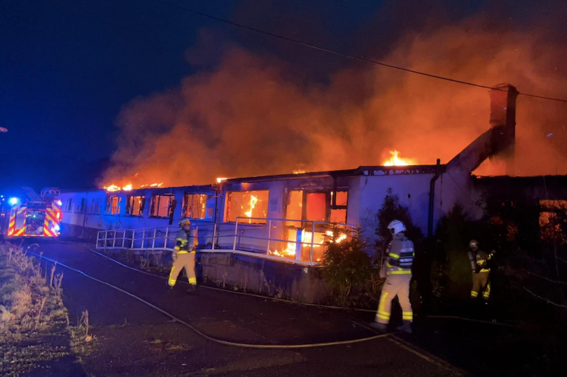 Ierland: weer een gebouw gepland om indringers te huisvesten dat in brand staat Ierland1