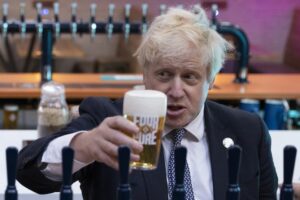 twitter-s-reaction-to-boris-johnson-right-now-is-chef-s-kiss-1657102236.jpg