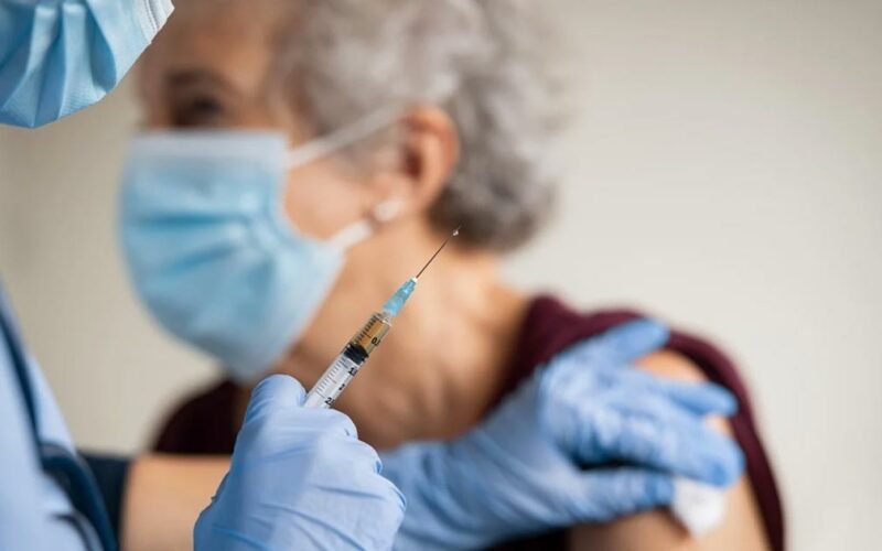 vaccin prik ze dood ouderen spuit injectie